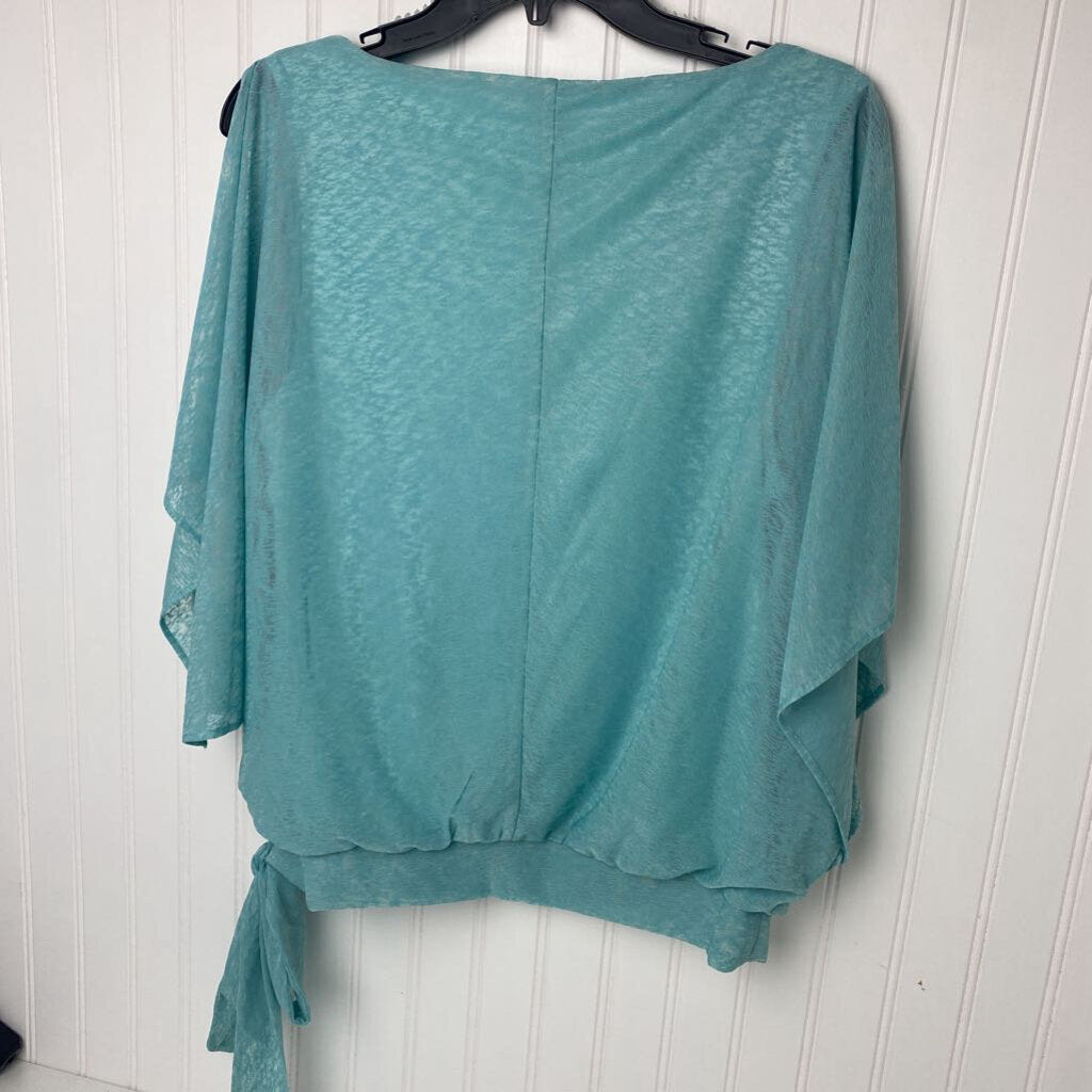 SLEEVELESS FLOWY BLOUSE
