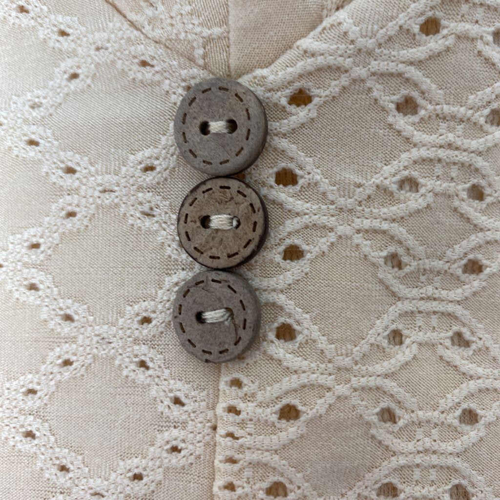 TEXTURED V NECK TOP