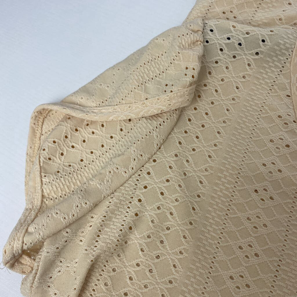TEXTURED V NECK TOP