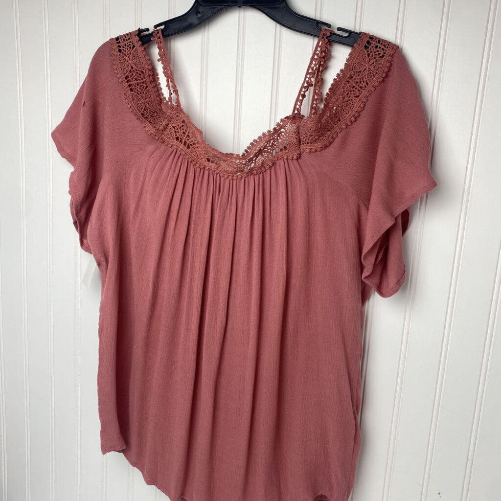 COLD SHOULDER SHORT SLEEVE TOP