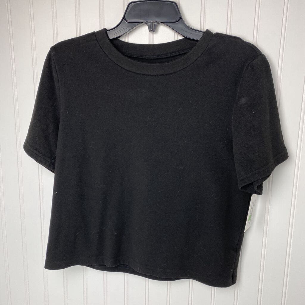SHORT SLEEVED CROP TOP