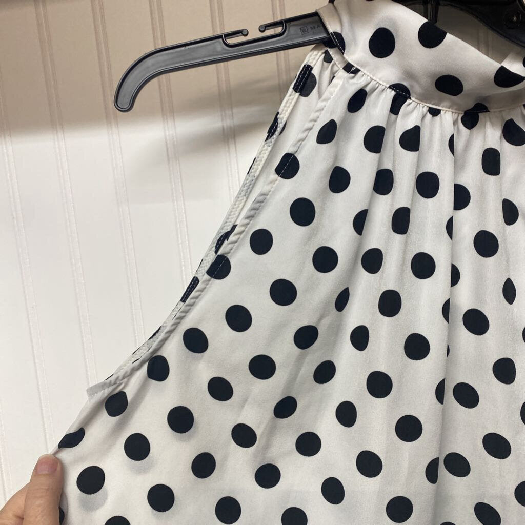 SLEEVELESS BLOUSE