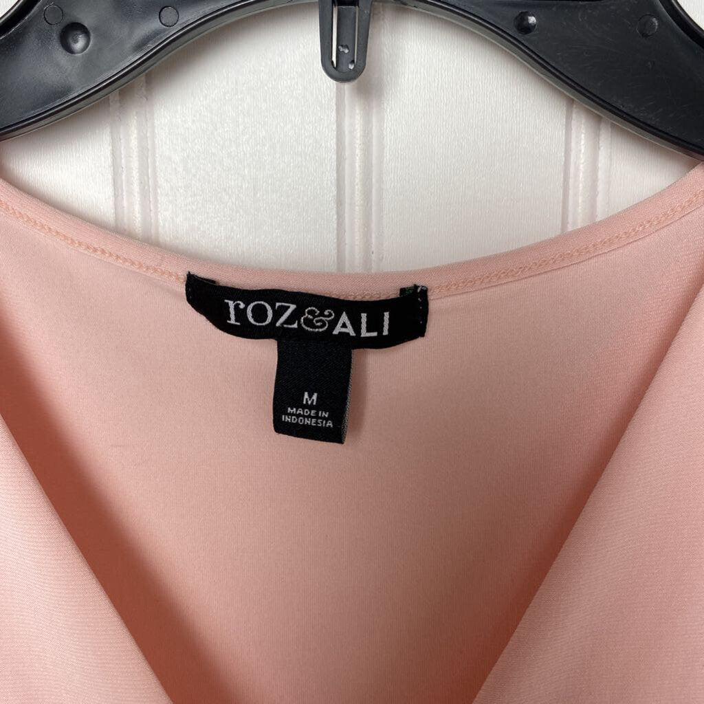 SLEEVLESS TOP