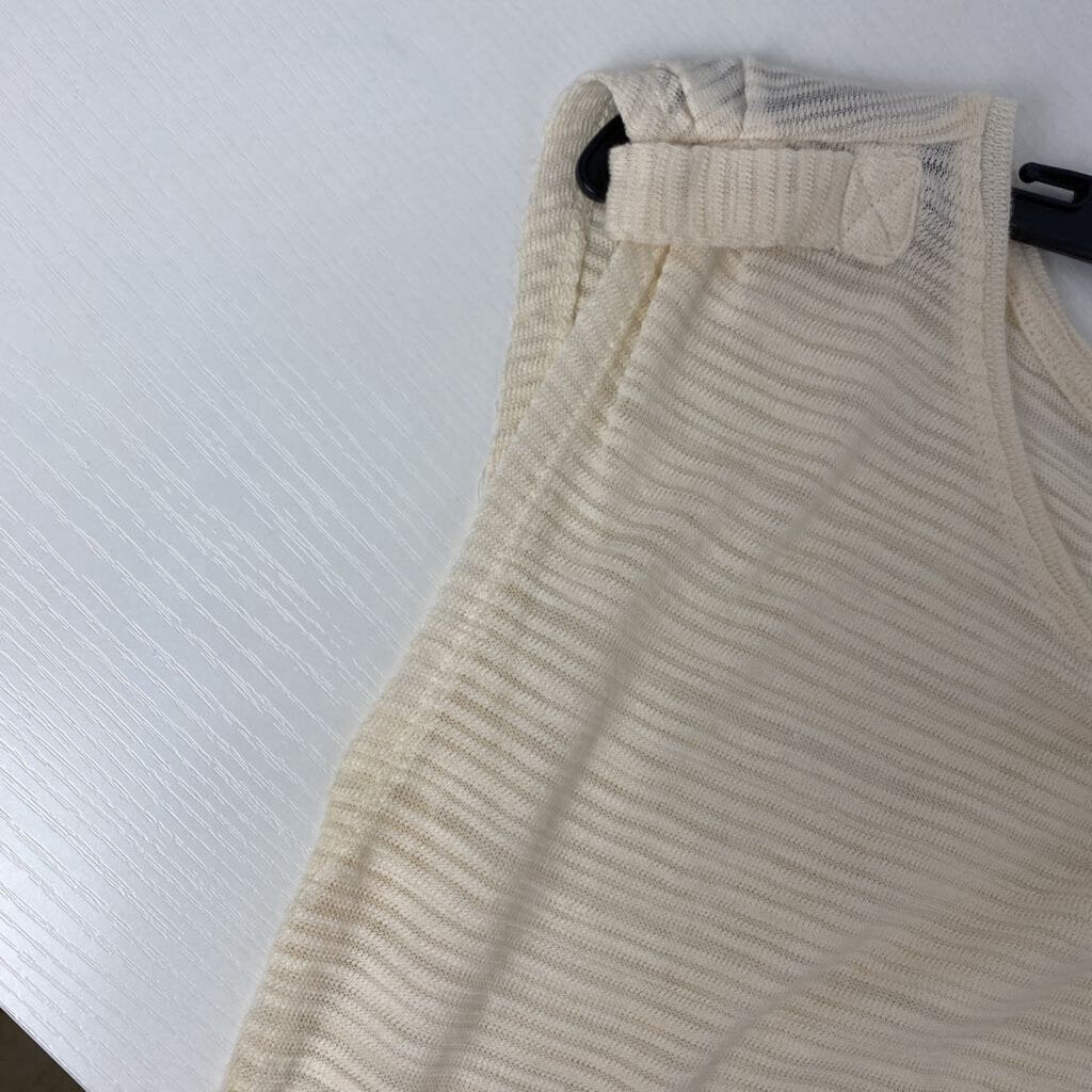 SOLID SLEEVELESS TOP