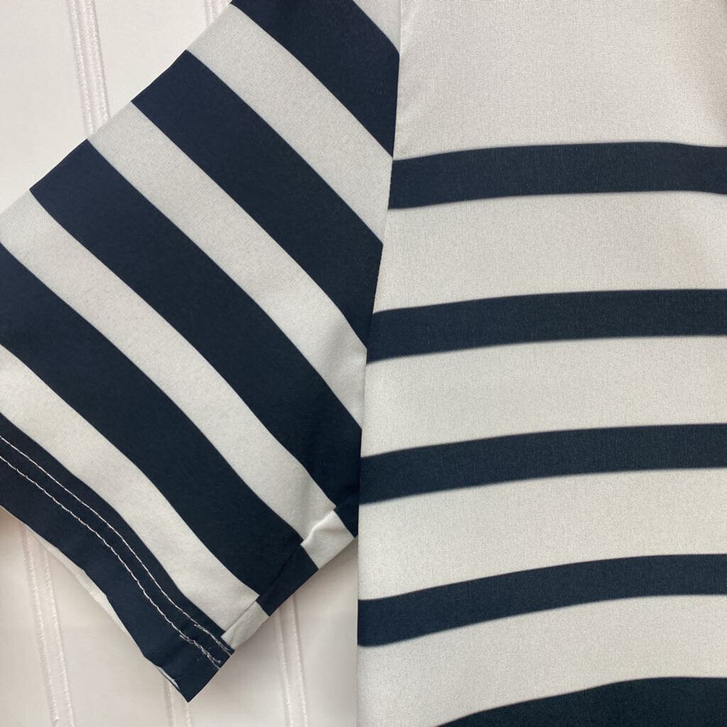 SHORT SLEEVE COLLARED V NECK TOP