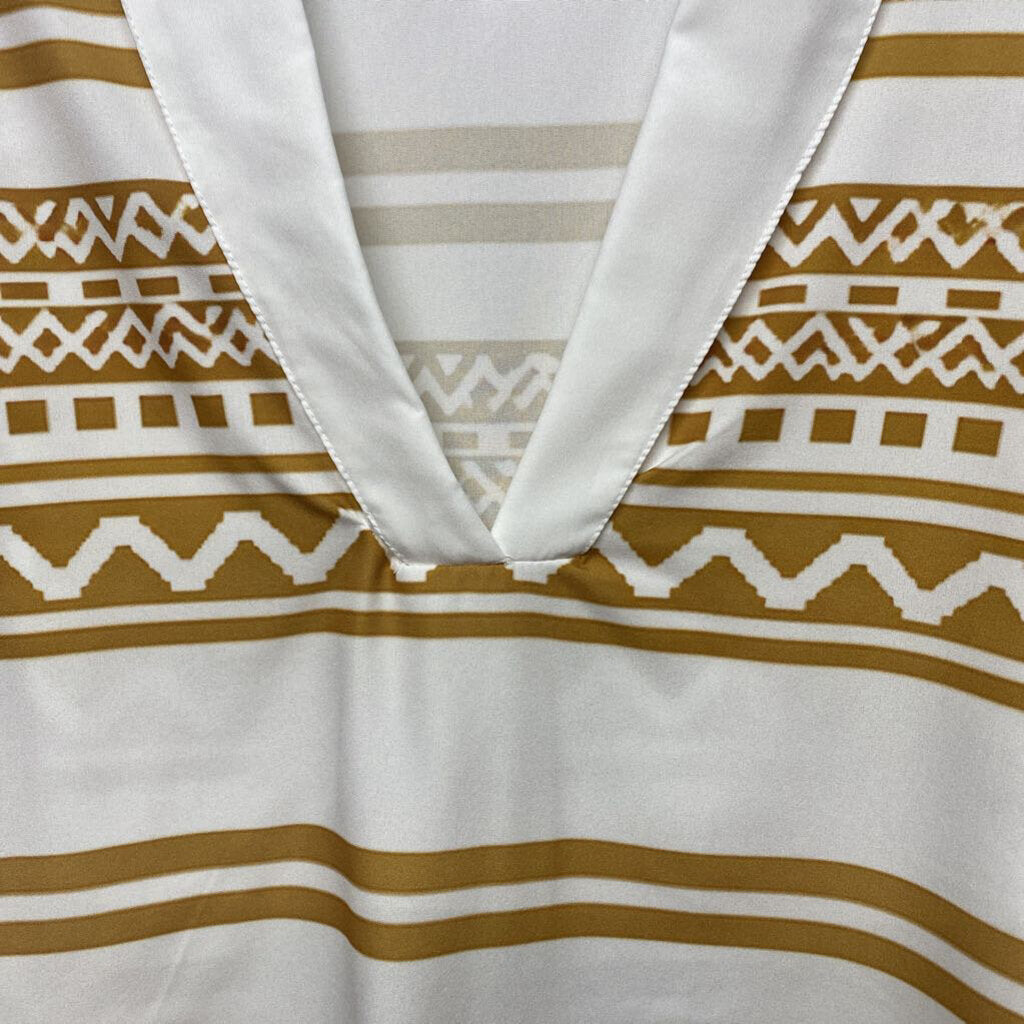 SHORT SLEEVE COLLARED V NECK TOP
