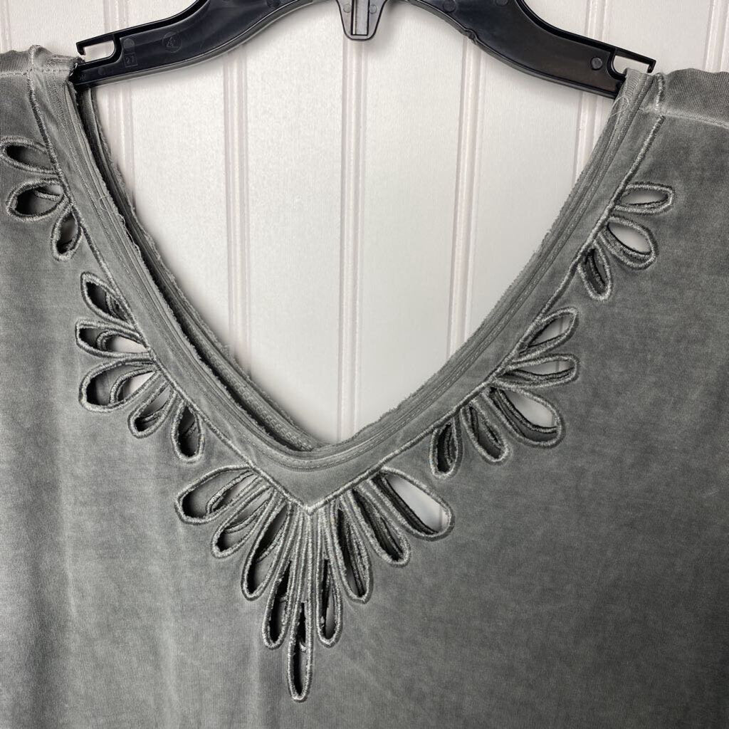 V NECK SHORT SLEEVE TOP