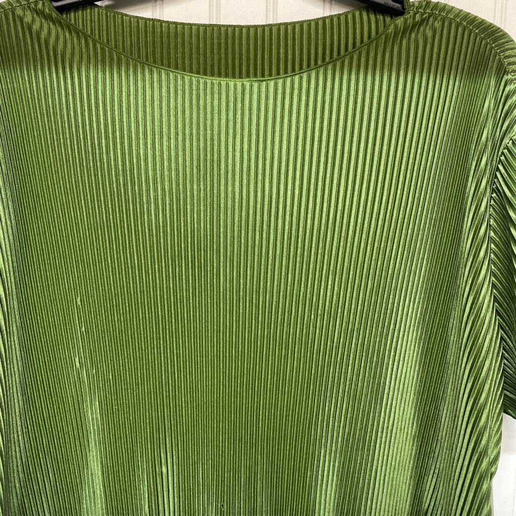 GREEN DRESS SHIRT