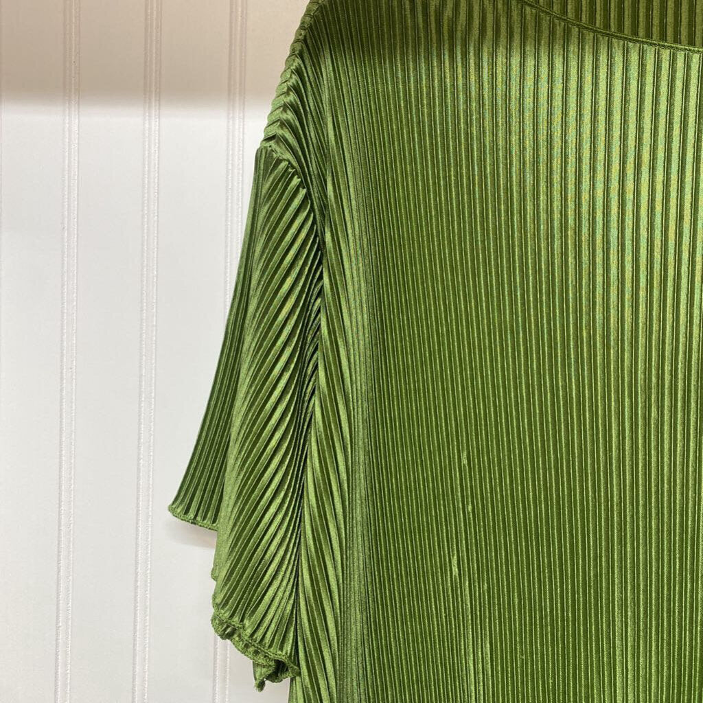 GREEN DRESS SHIRT