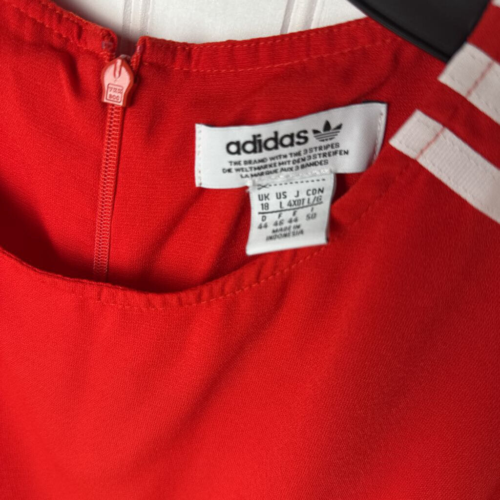SHORT SLEEVED TOP