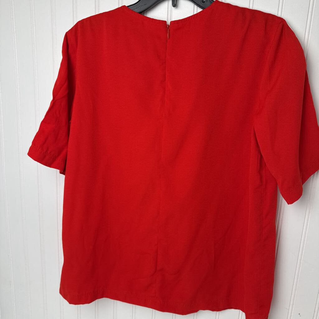 SHORT SLEEVED TOP