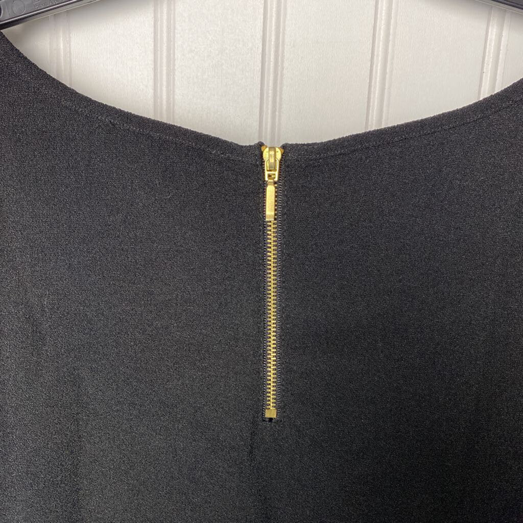 SLEEVELESS BLOUSE