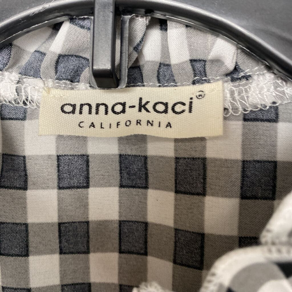 BLACK WHITE CHECKED TOP