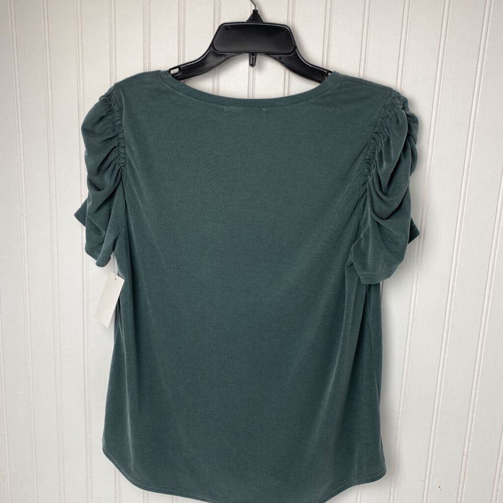 GATHERED SLEEVED TOP