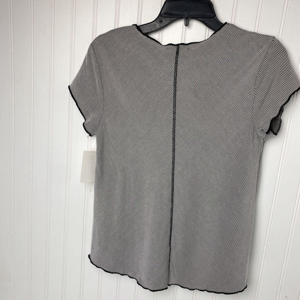 V NECK SHORT SLEEVED