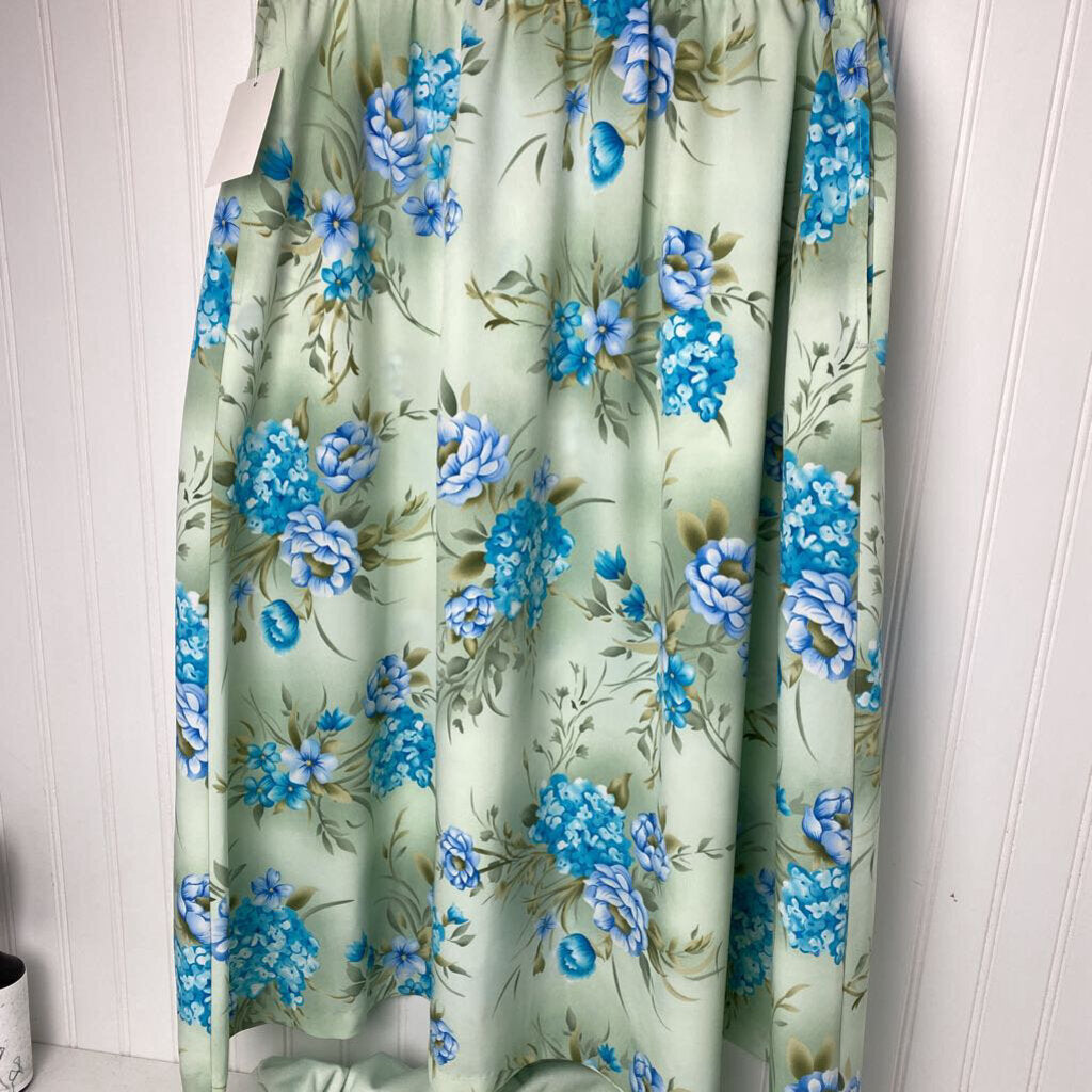 BASIC TOP AND FLOWER SKIRT