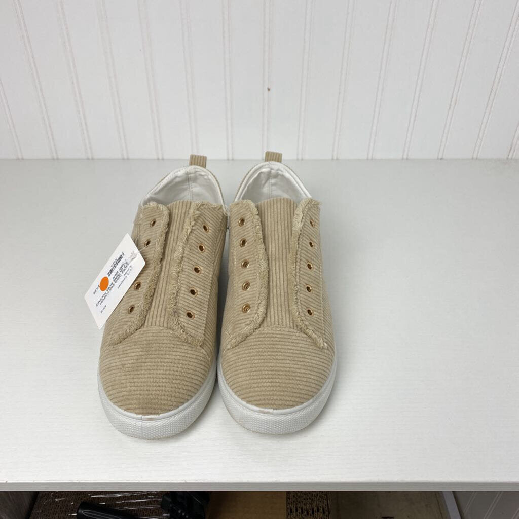 SLIP ON TENNIS SHOES