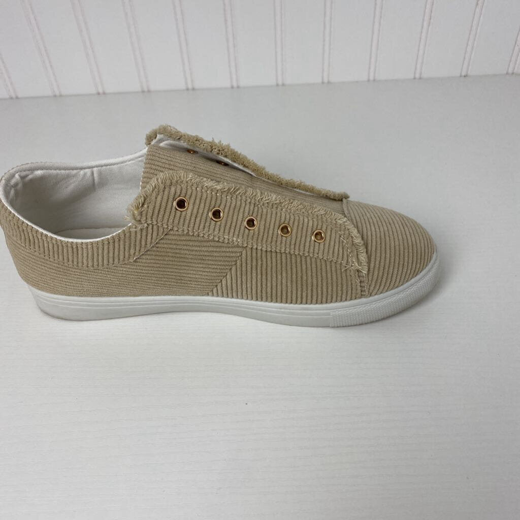 SLIP ON TENNIS SHOES