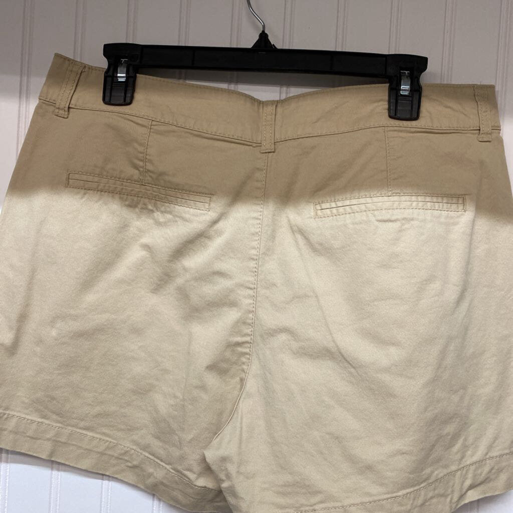 KHAKI SHORTS