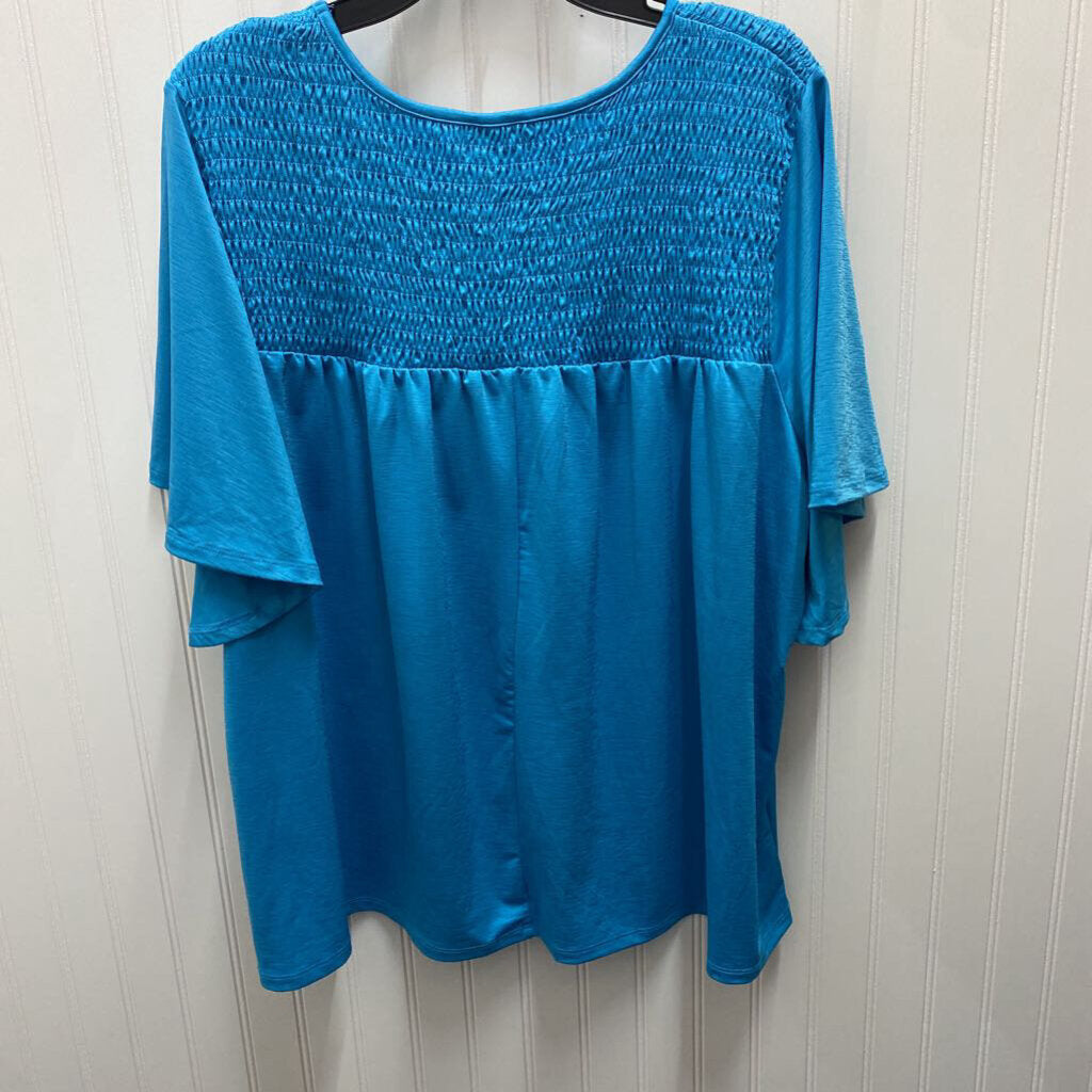 FLOWY SHORT SLEEVED