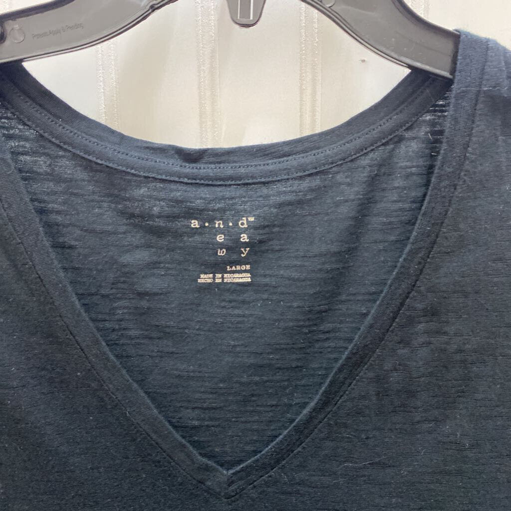 SHORT SLEEVED TOP