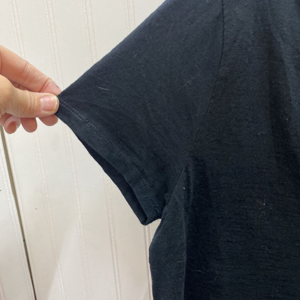 SHORT SLEEVED TOP
