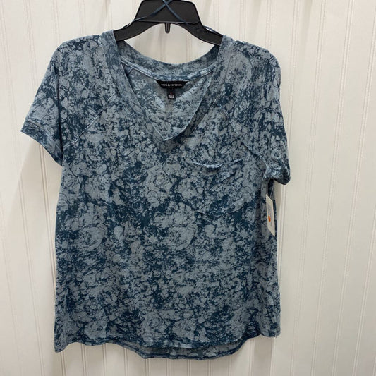 SHORT SLEEVED V NECK