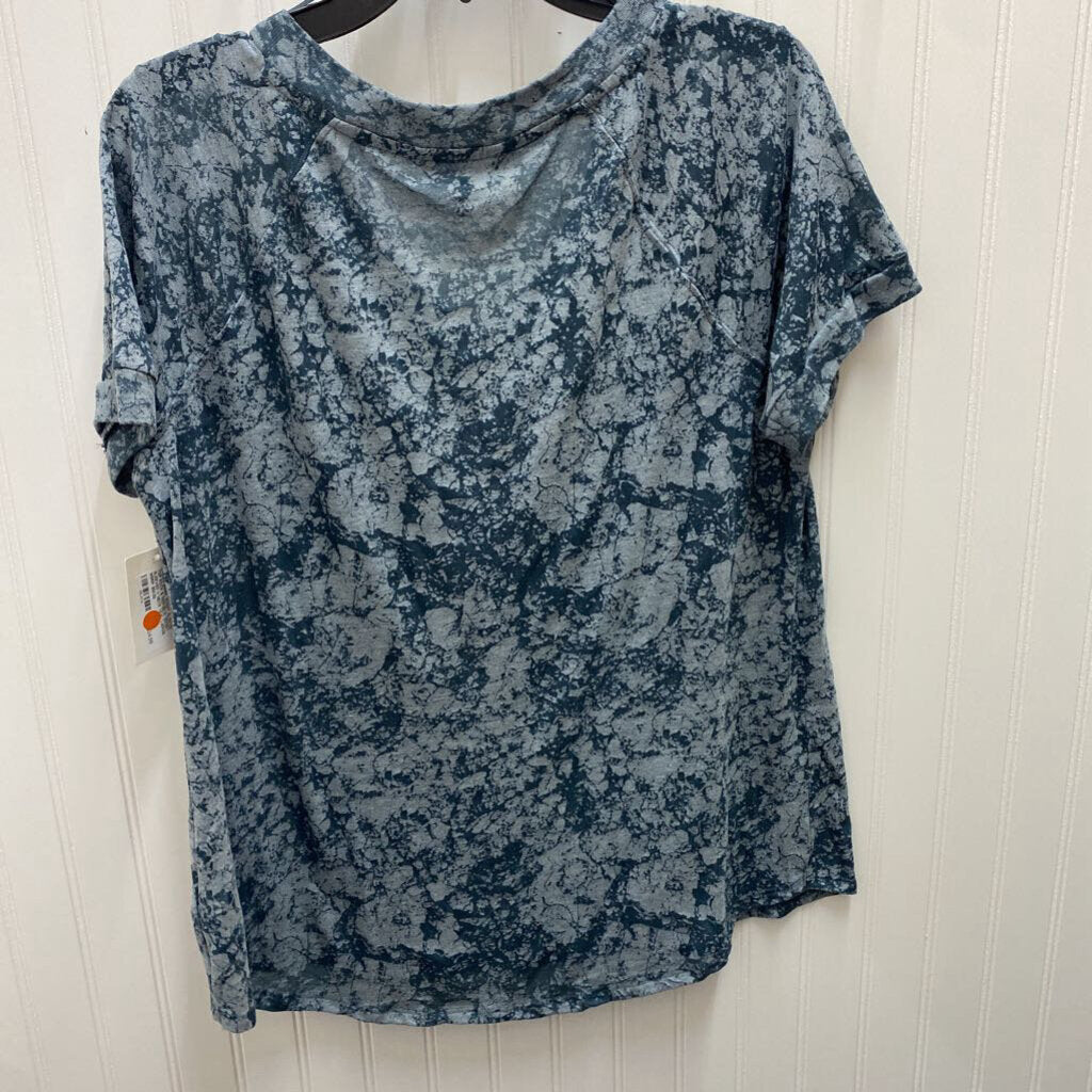 SHORT SLEEVED V NECK