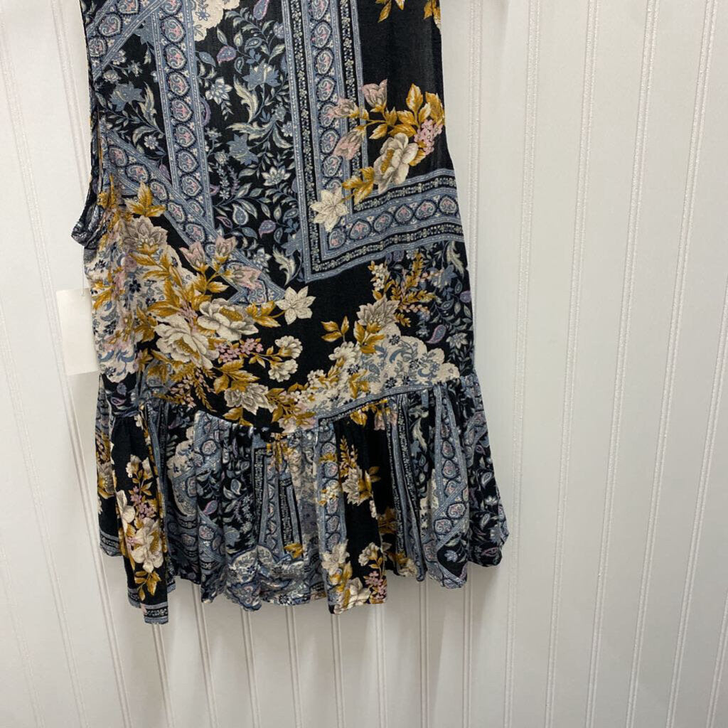 SLEEVLESS TOP
