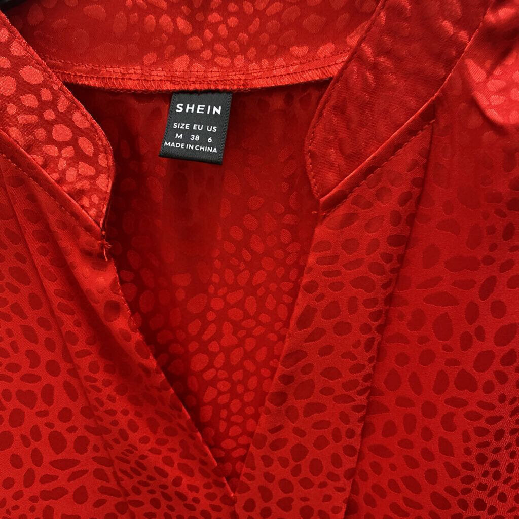 CAP SLEEVED SATIN TOP