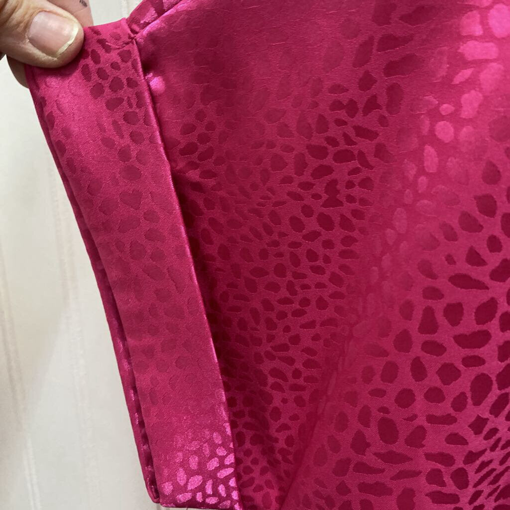 CAP SLEEVED SATIN TOP