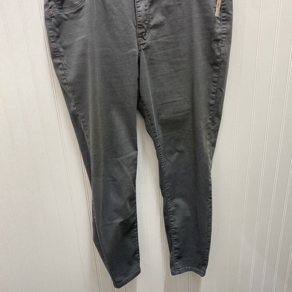HIGH RISE JEANS