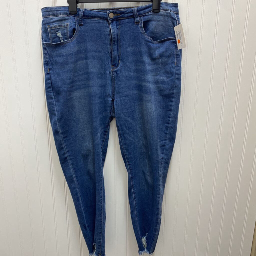 FRAYED HEM JEANS