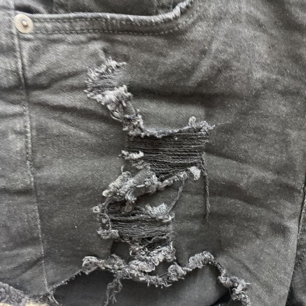 DISTRESSED SHORTS