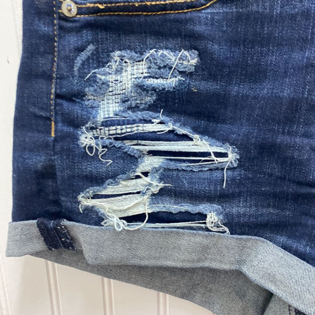 DISTRESSED WITH CUFFS