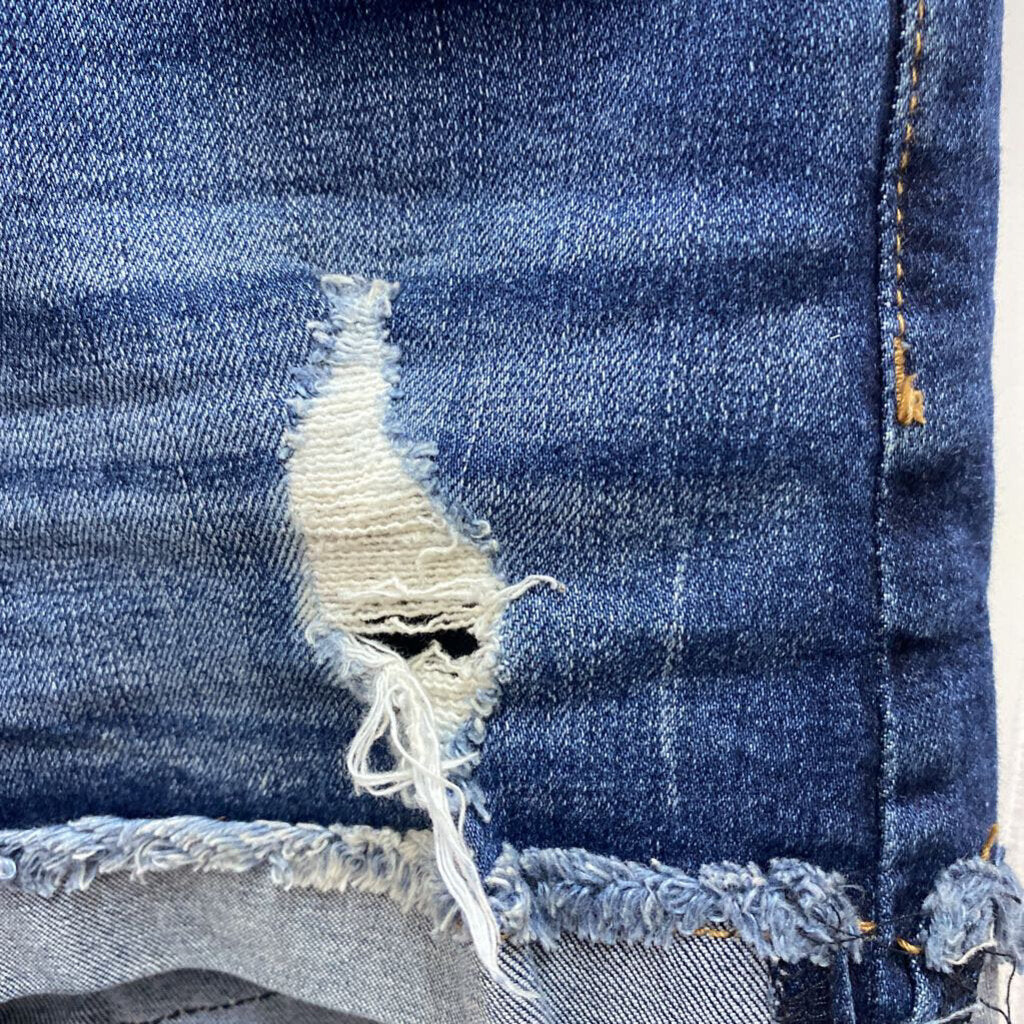 CUFFED DISTRESSED SHORTS
