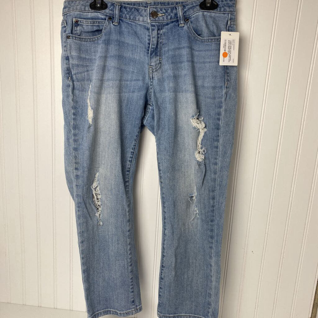 DISTRESSED DENIM CAPRI
