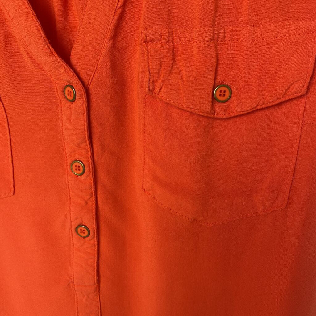 BUTTON UP SLEEVELESS TOP