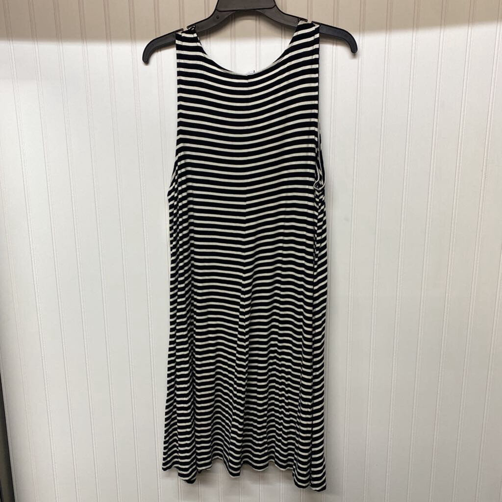 LONG SLEEVLESS DRESS
