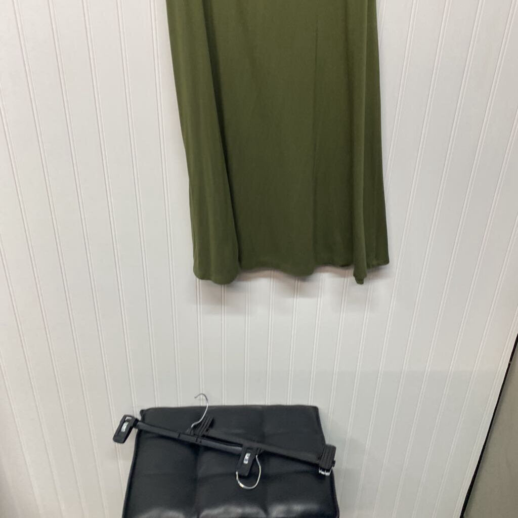 SLEEVLESS KNIT DRESS