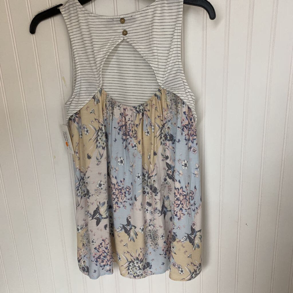 SLEEVLESS TOP