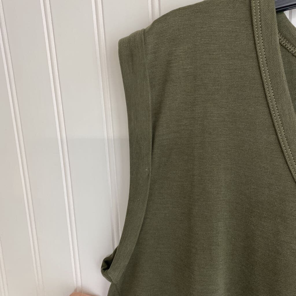 SLEEVLESS TOP