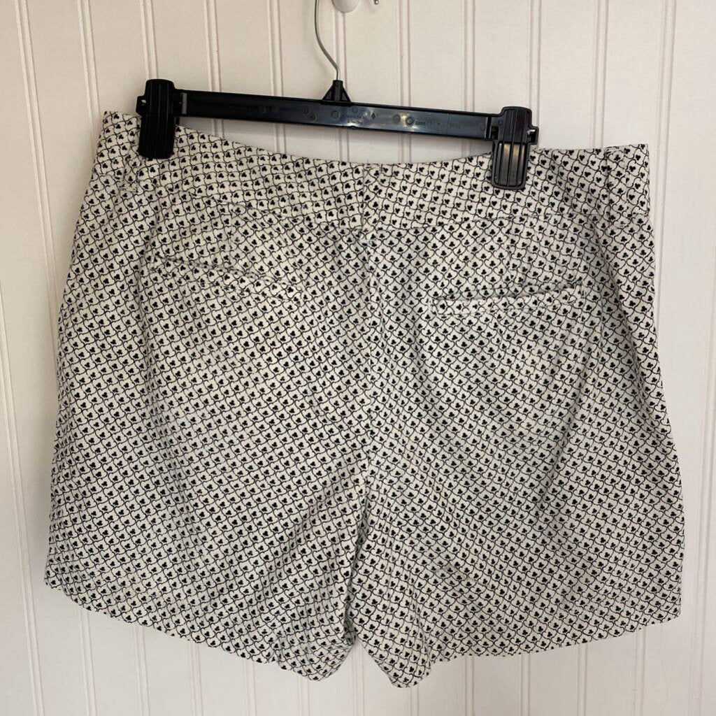 BLACK AND WHTIE DRESS SHORTS