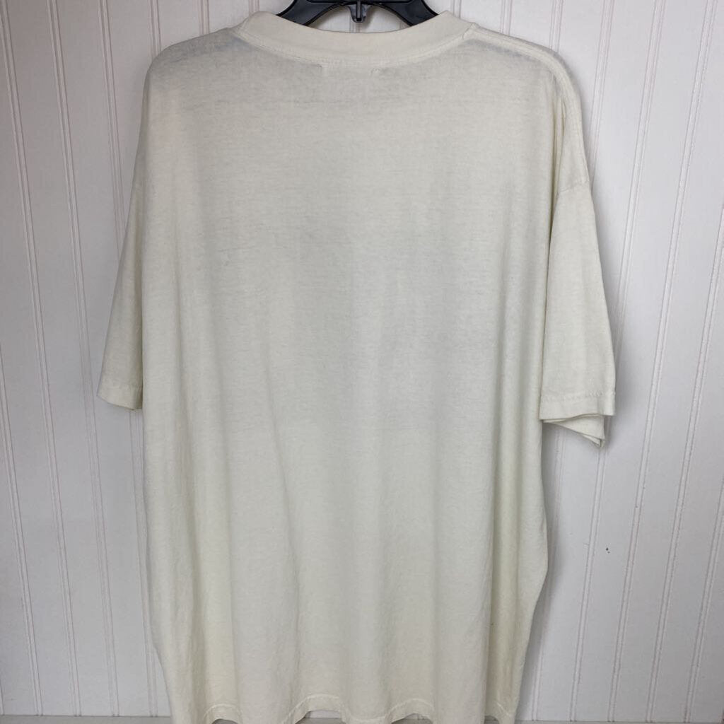GRAPHIC TEE