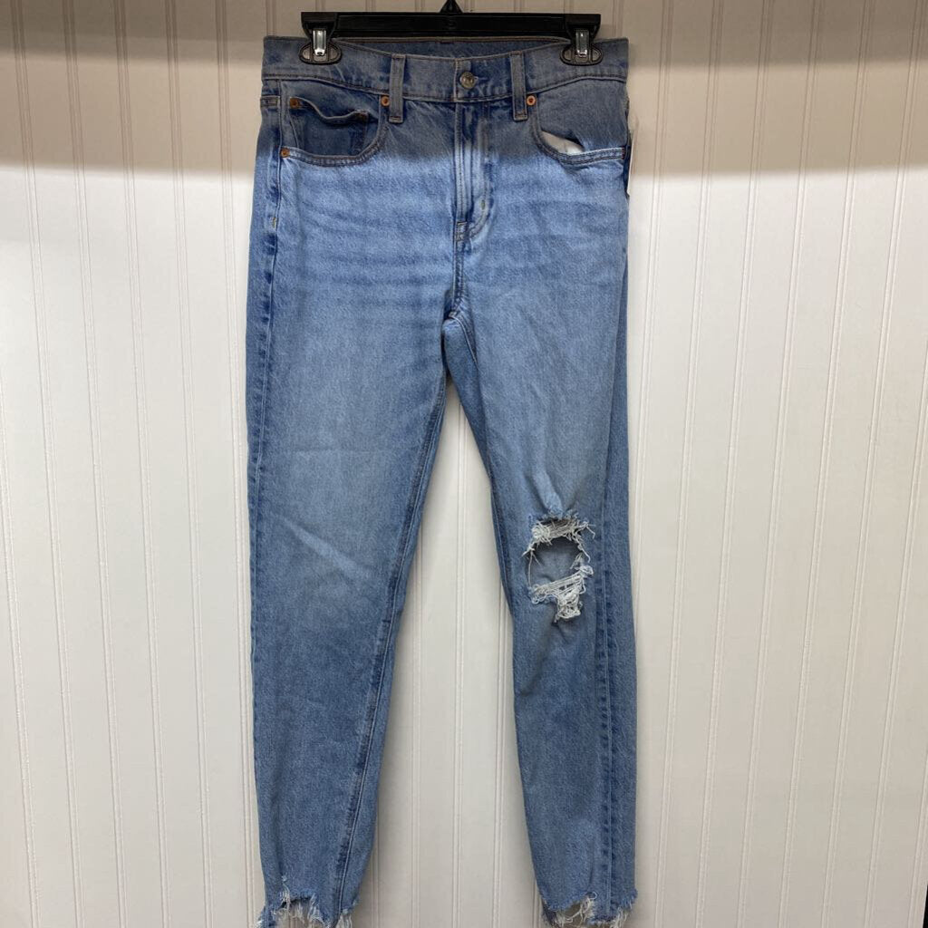 *AMERICAN EAGLE DENIM DISTRESSED AT KNEES