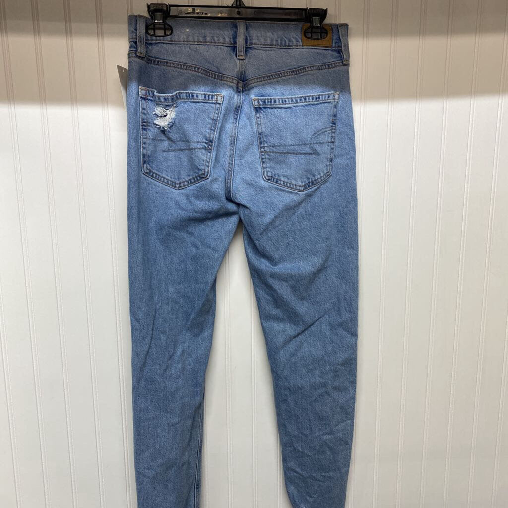 *AMERICAN EAGLE DENIM DISTRESSED AT KNEES