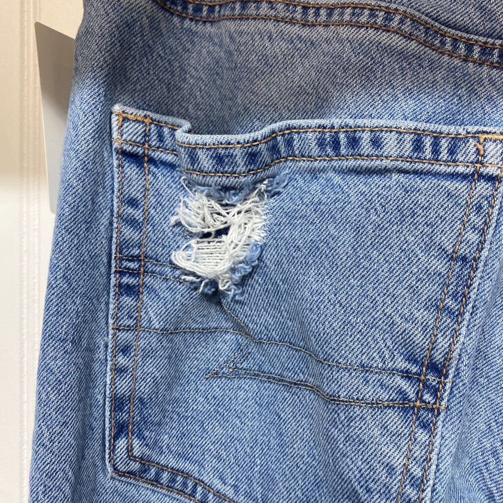 *AMERICAN EAGLE DENIM DISTRESSED AT KNEES