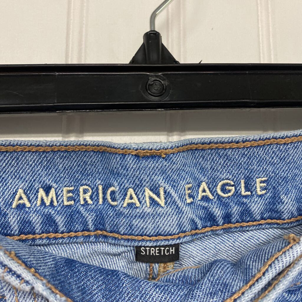 *AMERICAN EAGLE DENIM DISTRESSED AT KNEES
