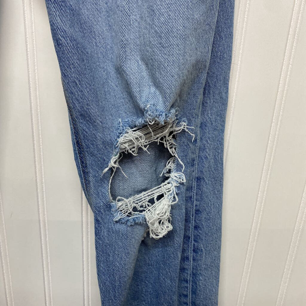 *AMERICAN EAGLE DENIM DISTRESSED AT KNEES