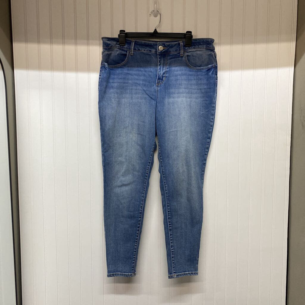 LADIES MID RISE JEANS